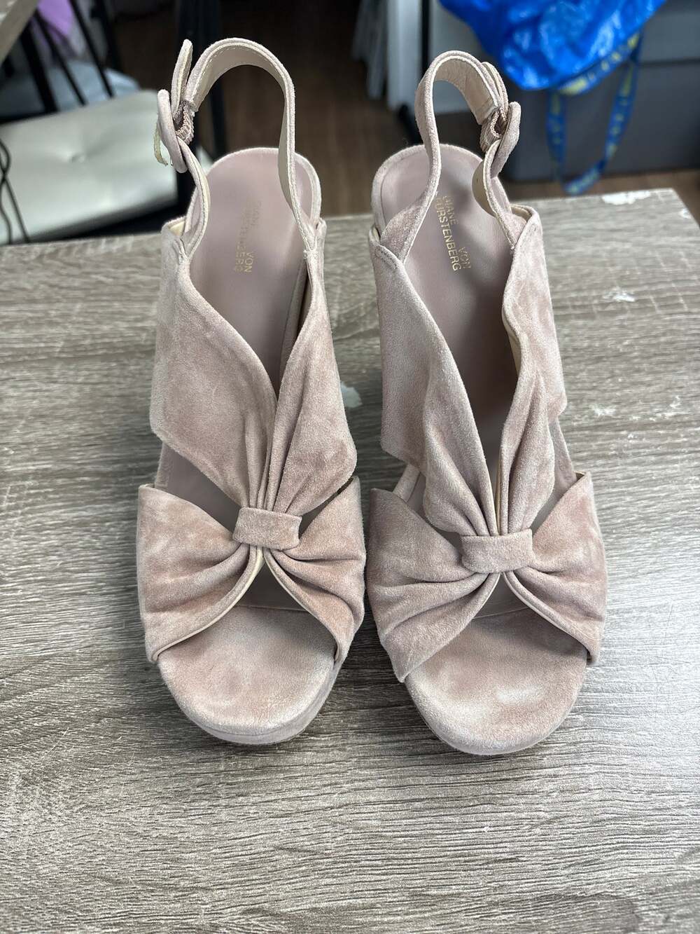 Diane Von Furstenburg Womens pinky nude Suede platform heels sz 6